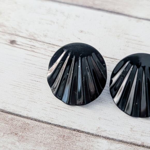 Vintage Stud Earrings Black Retro Circle with Design 7/8" - Picture 2 of 6